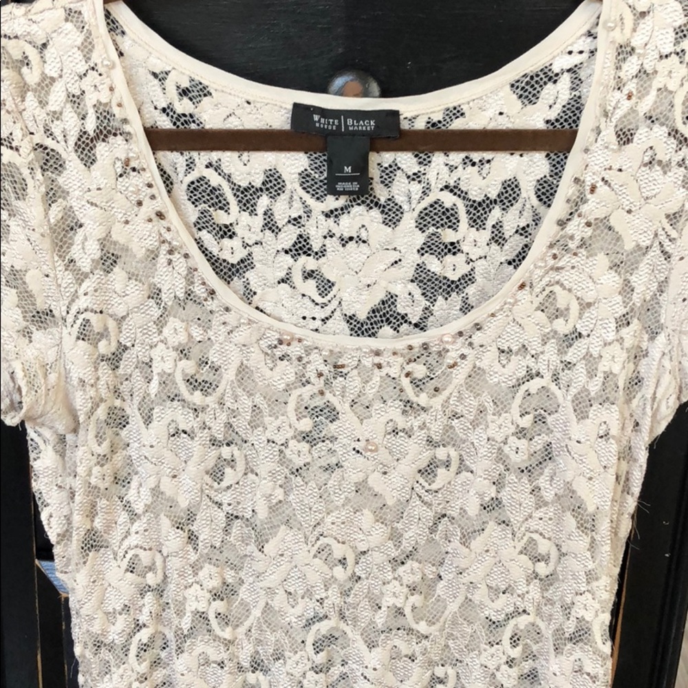 White House Black Market MEDIUM lace short sleeve